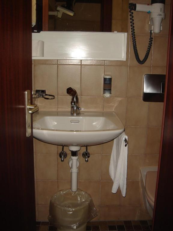 Hotel Eden Sisikon Habitación foto