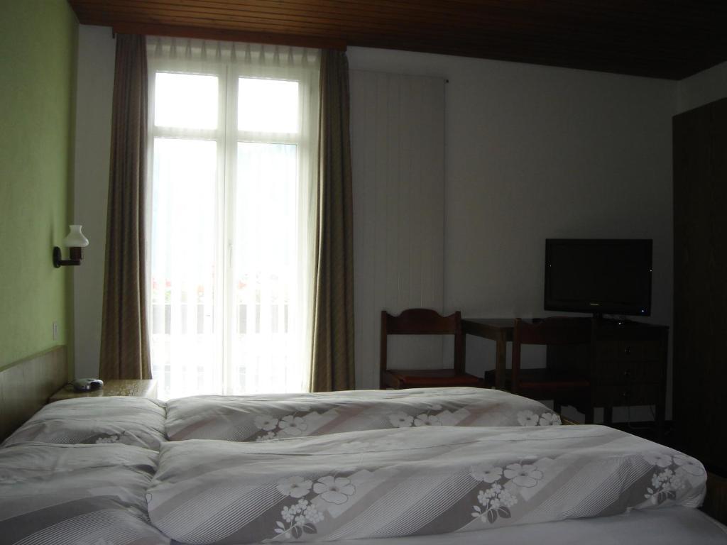 Hotel Eden Sisikon Habitación foto