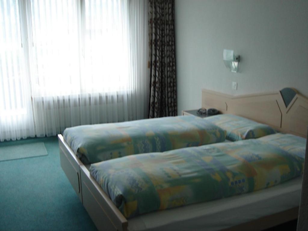 Hotel Eden Sisikon Habitación foto