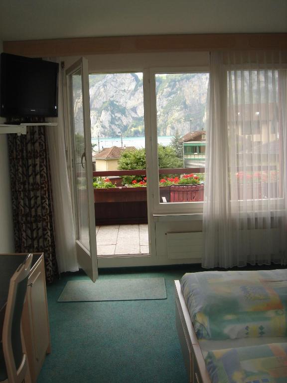Hotel Eden Sisikon Habitación foto